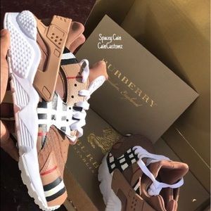 Burberry Huaraches 🔥 Burberry Huaraches 🔥