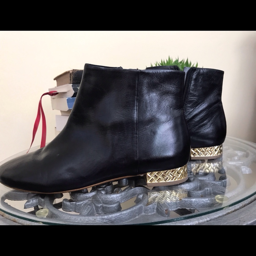 Banana Republic short boots