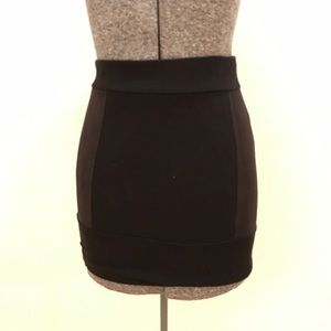 H&M BLACK PANELED MINI SKIRT H&M BLACK PANELED MINI SKIRT