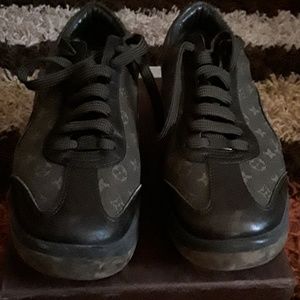 Louis Vuitton Sneakers size 9