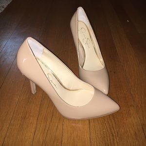 Jessica Simpson pumps