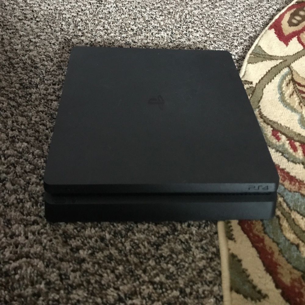 PS4 slim 1tb