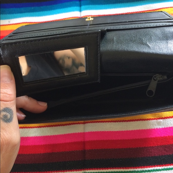 Buxton BUXHYDE Wallet/Crossbody Bag - Picture 4 of 8