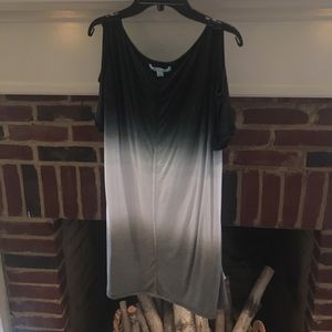 This an ombré cold shoulder tunic