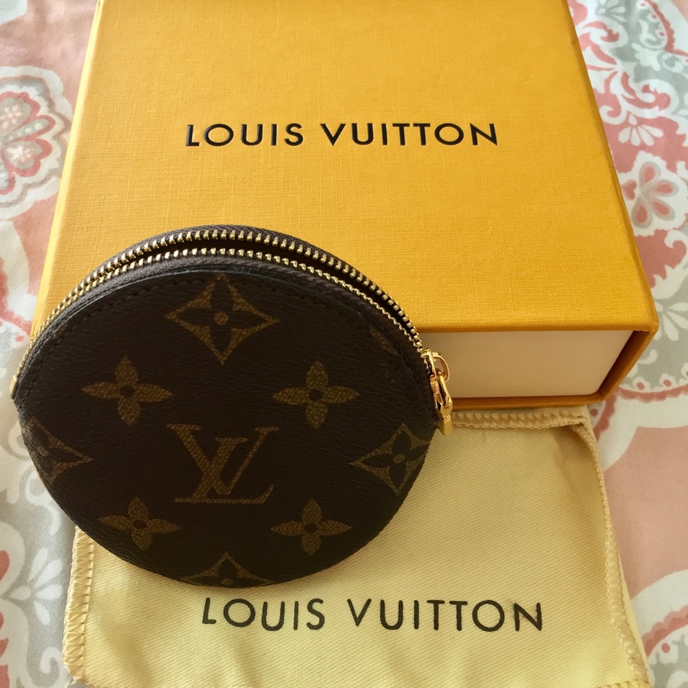 LV Round Coin Purse! Yes it's Authentic!