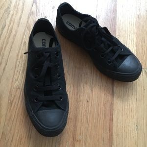 Converse ALL BLACK size 5.5