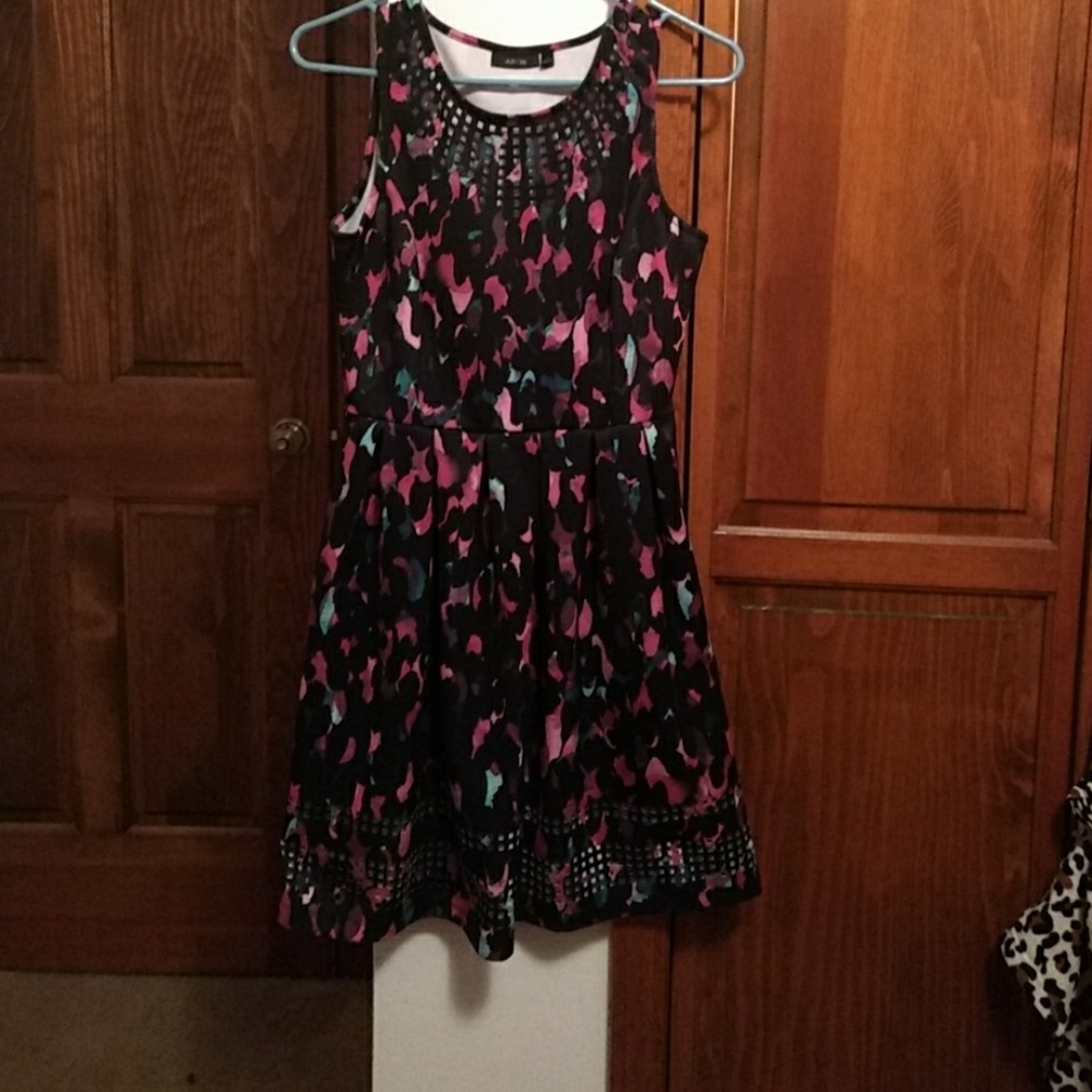 Colorful and fun dress! 👗