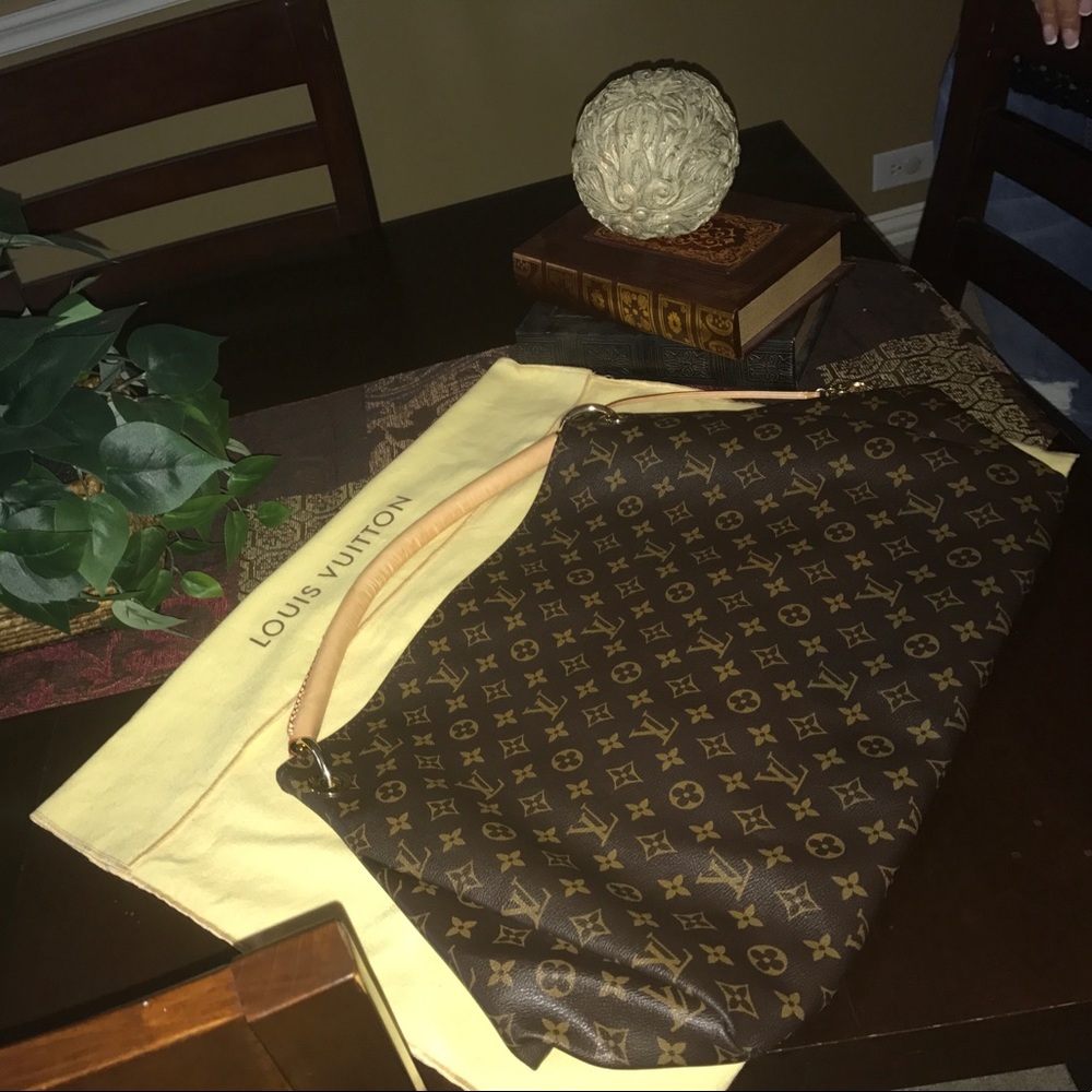 Louis Vuitton Artsy MM