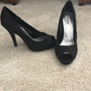 Jacqueline Ferrar Black Heels