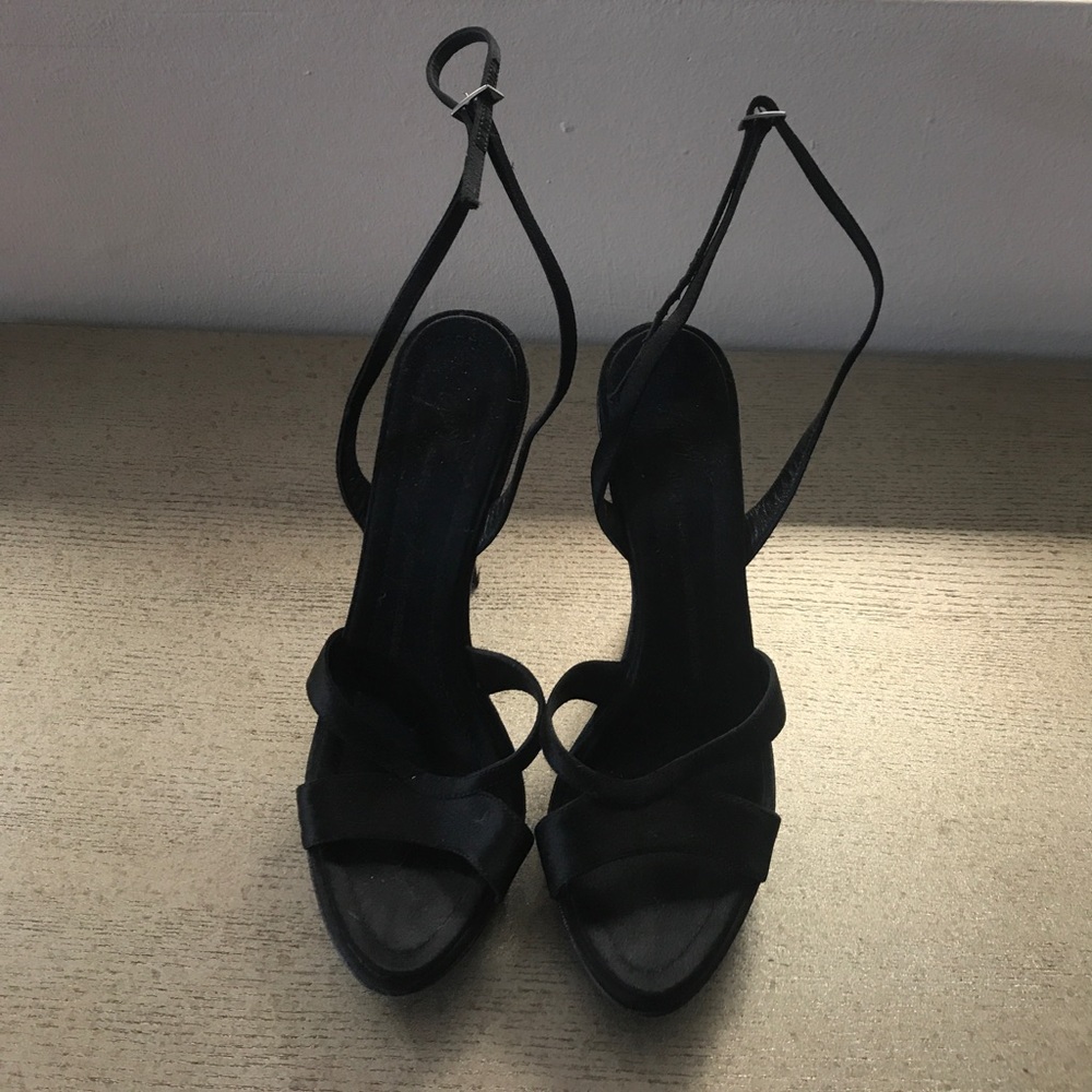 Giuseppe Zanotti 4" heels with a small platform.