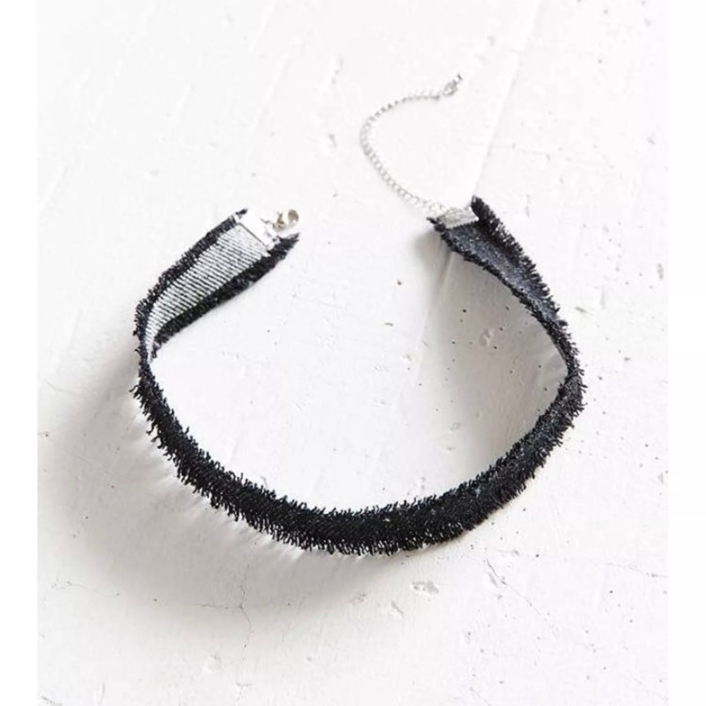 NWT Urban Outfitters choker
