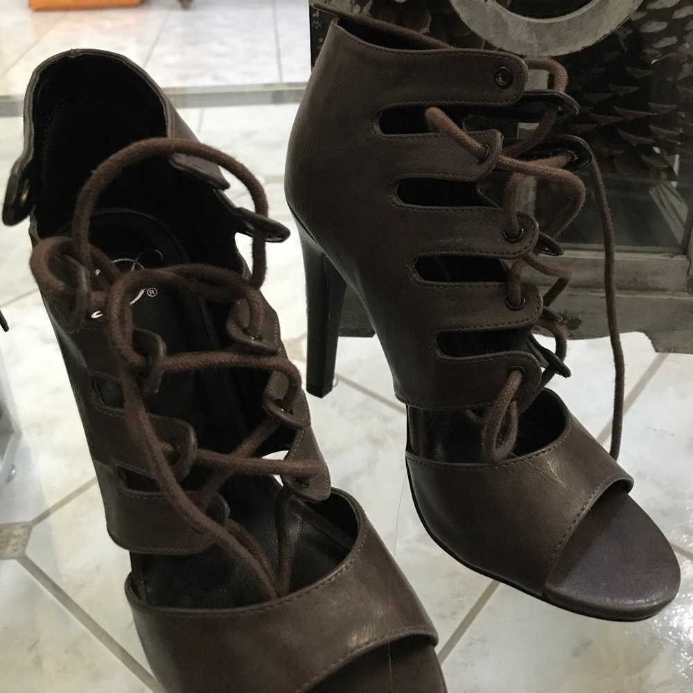 Brown lace up heels size 6 never worn