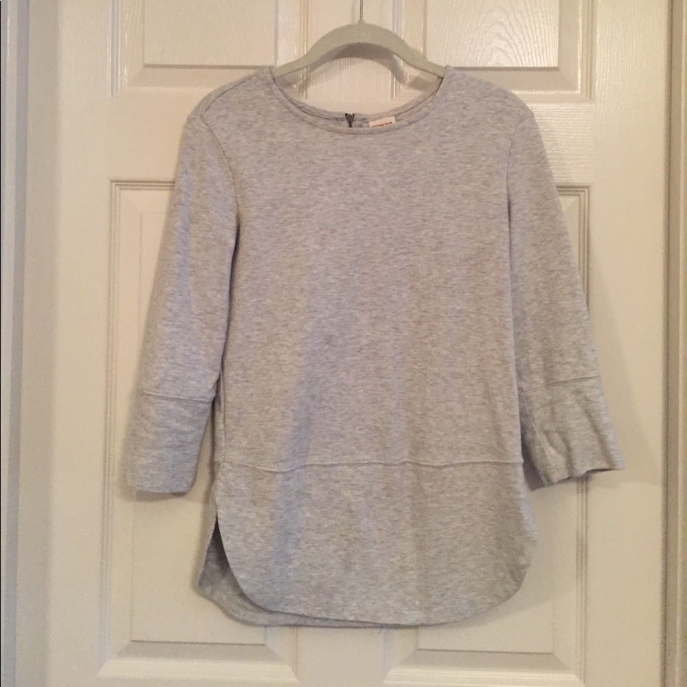 Light grey quarter sleeve sweater