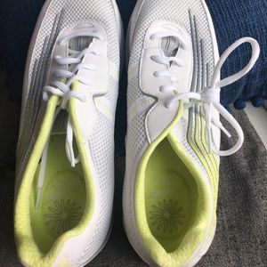 Cute comfortable Nurse shoes Dansko white