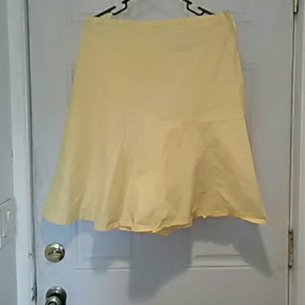 Yellow Gap stretch skirt