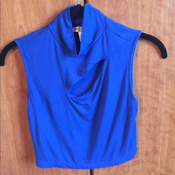 Turtle Neck Crop Top - Picture 3 of 4