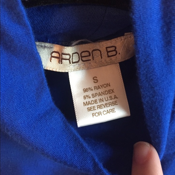 Turtle Neck Crop Top - Picture 4 of 4