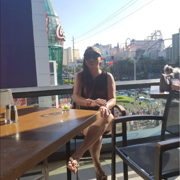 Meet your Posher, Lucia - Picture 1 of 1