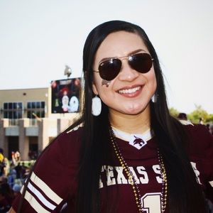 Meet your Posher, Clarissa