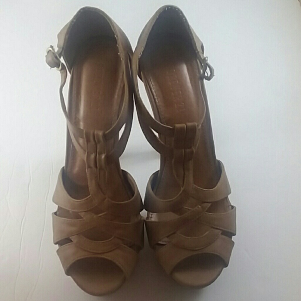 Forever 21 Tan/Neutral color Heels