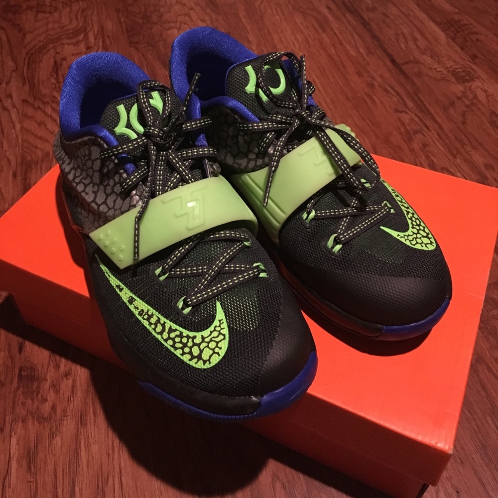 KD VII MTLC PWTR/FLSH Grade Size 6Y Box Included