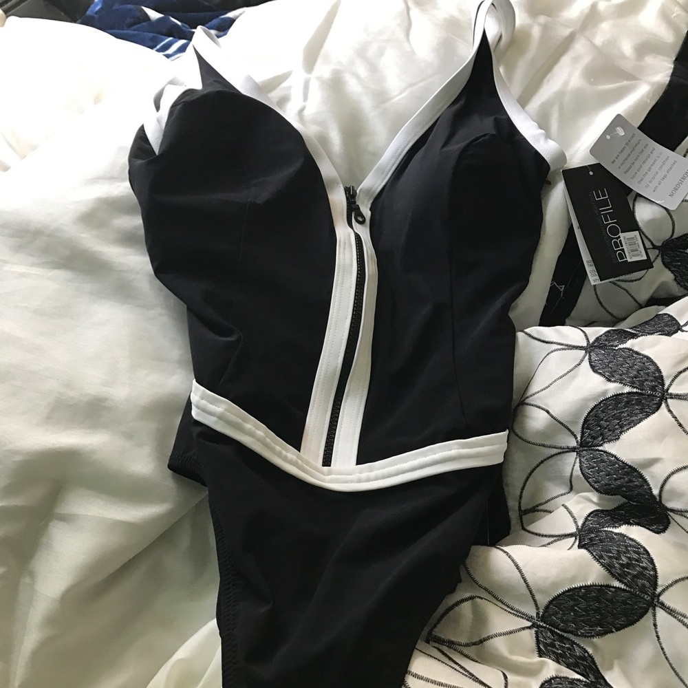 Swimsuit - Picture 2 of 4