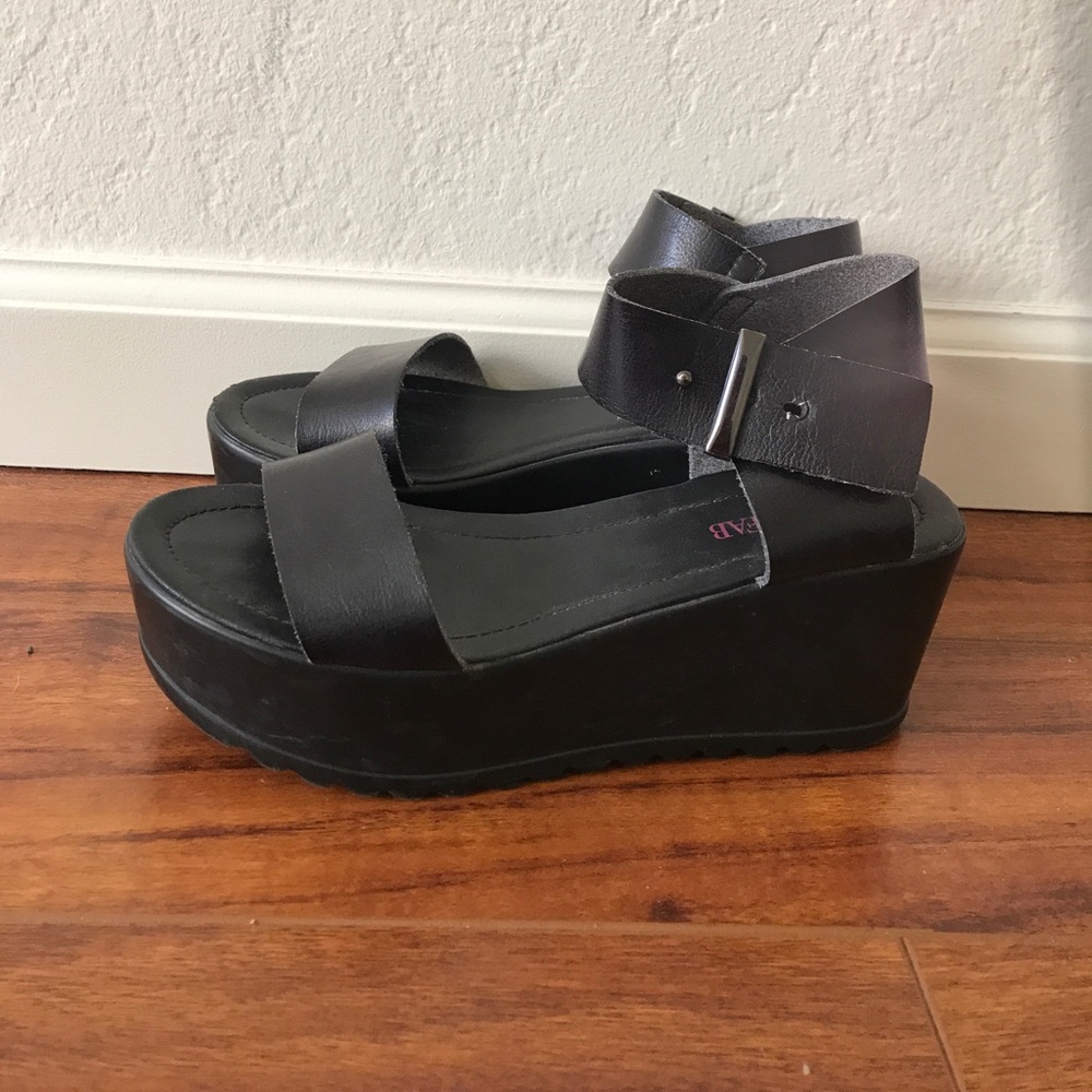 JustFab black platform sandals ! Size: 6
