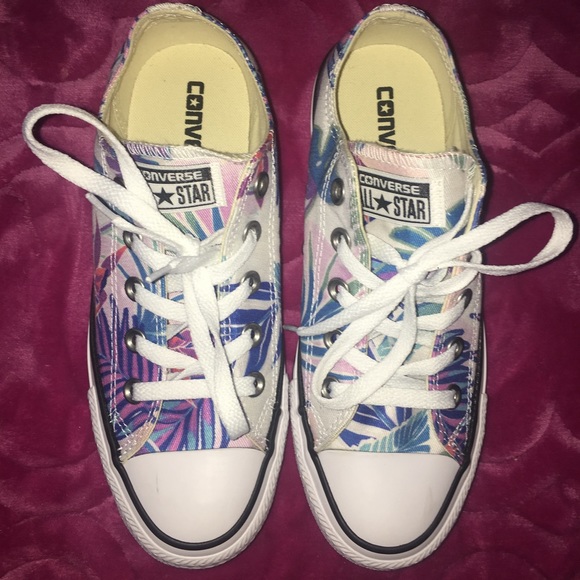 **SOLD**Converse - Picture 3 of 8