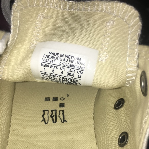 **SOLD**Converse - Picture 6 of 8