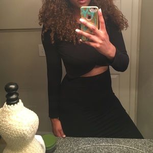 Black keyhole dress.