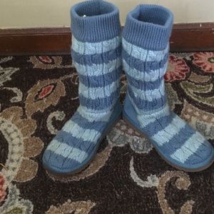 Blue striped UGG Cardi Boots. S/N 5822