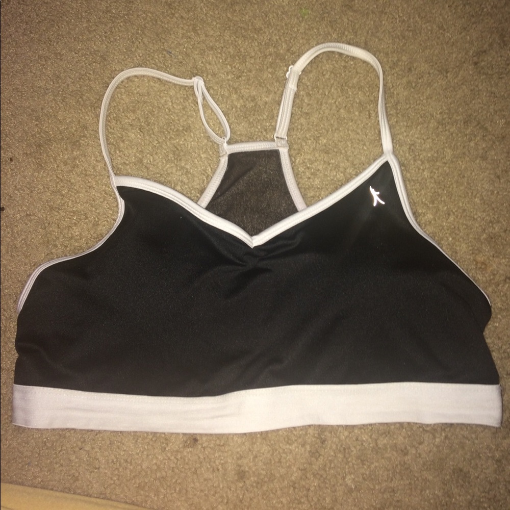 Black sports bra