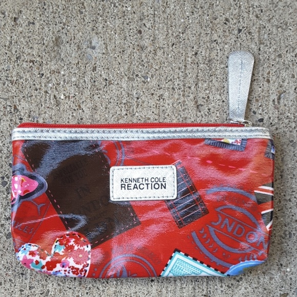 Kenneth Cole makeup and travel set. NWOT - Picture 4 of 4