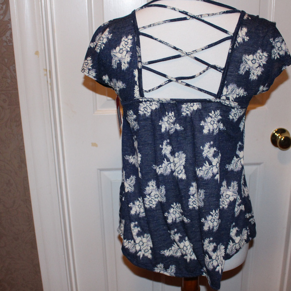 Cute Summer top - Picture 2 of 2