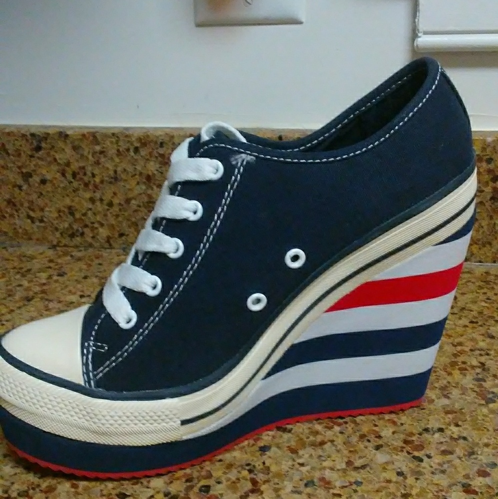 Wedge sneakers