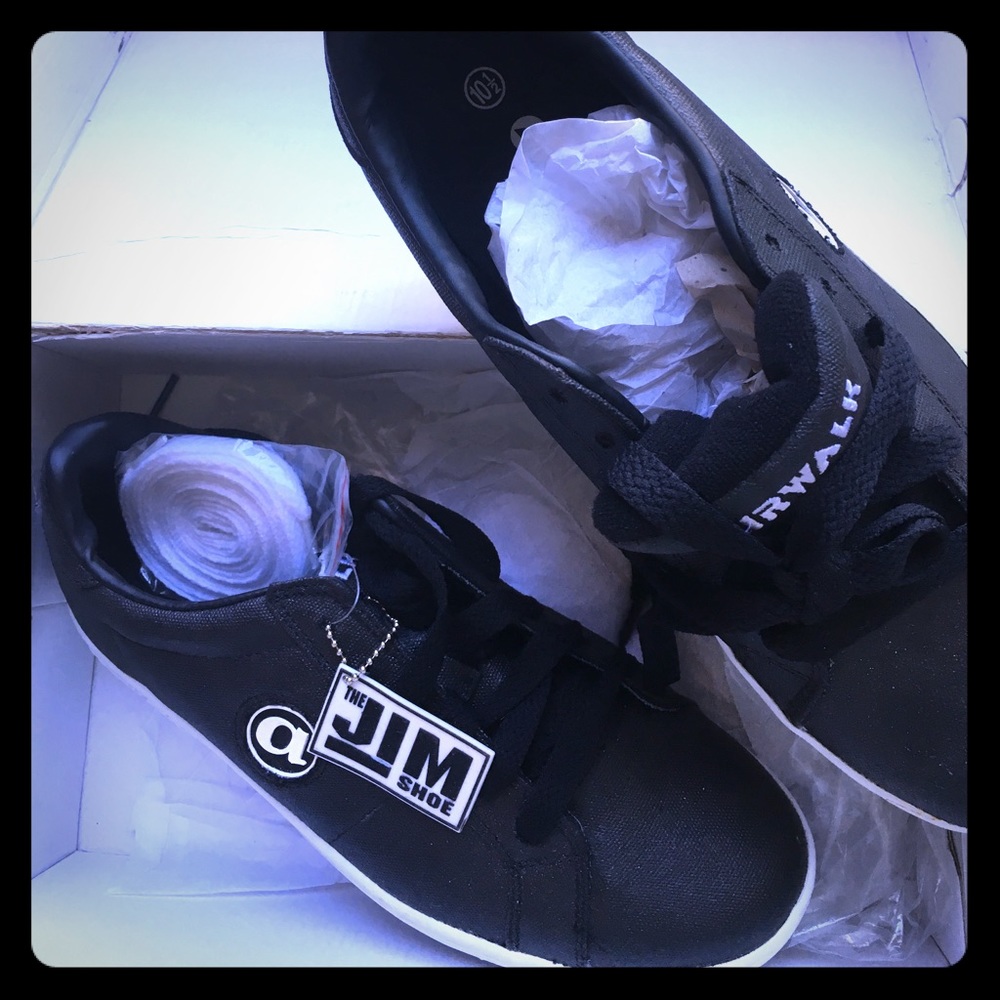 Airwalk "JIM shoe" - size 10.5, never worn.