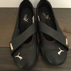 Black puma slip on sneakers size 7 Black puma slip on sneakers size 7