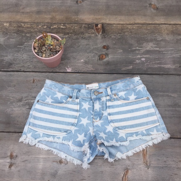Roxy Pants - ROXY DENIM SHORTS AMERICAN PRINT SZ 3/26