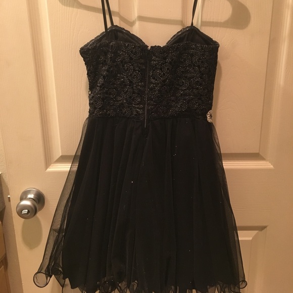 HOMECOMING DRESS - Picture 3 of 3