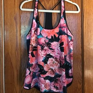 Lululemon rose workout top