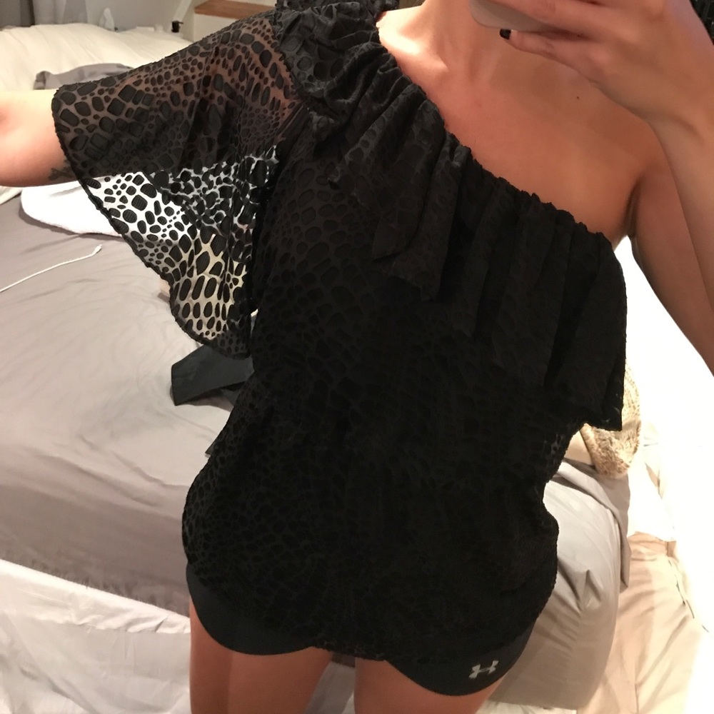 One-shoulder black blouse