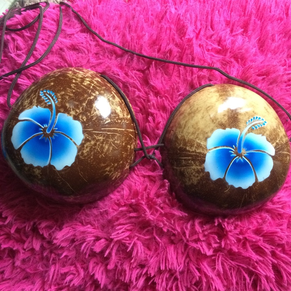 SOLD 🎄🌸Hawaiian Coconut Bra 🌴🎄