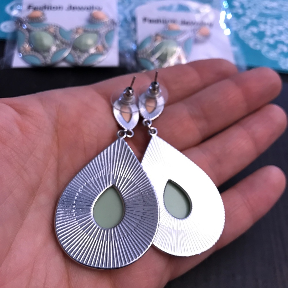 💙💎Beautiful Pastel Statement Earrings💎💙 NEW! - Picture 5 of 8