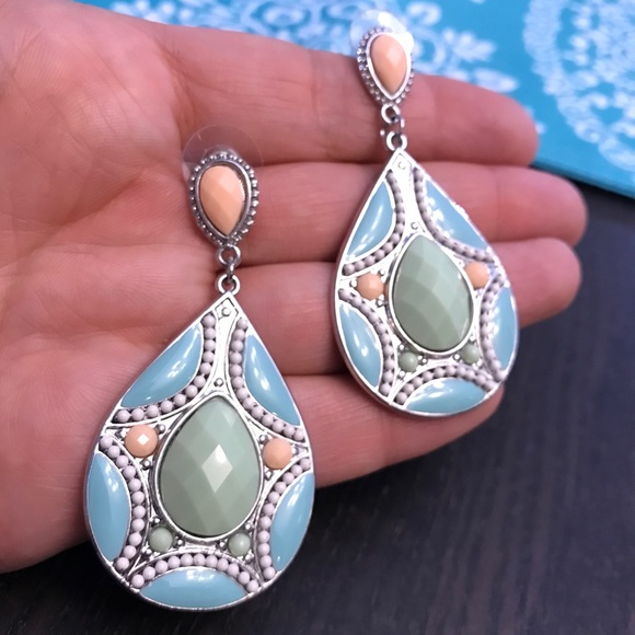 💙💎Beautiful Pastel Statement Earrings💎💙 NEW! - Picture 3 of 8