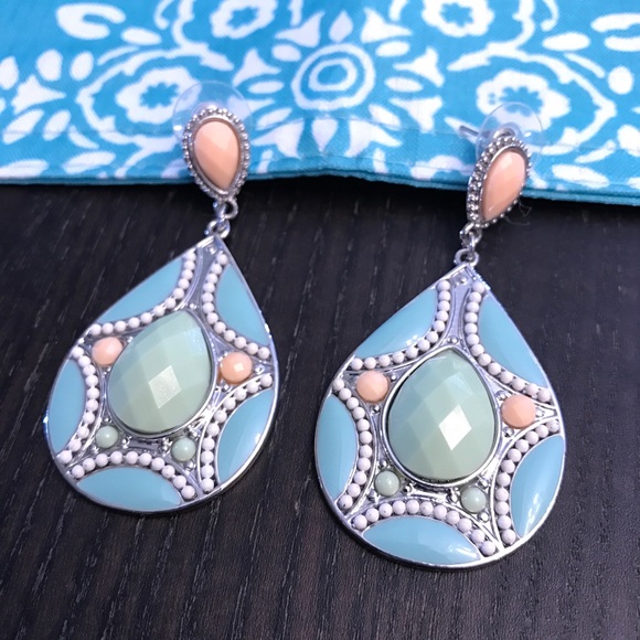 💙💎Beautiful Pastel Statement Earrings💎💙 NEW! - Picture 4 of 8
