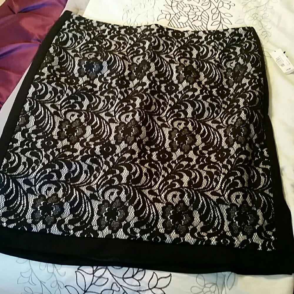 Lace skirt
