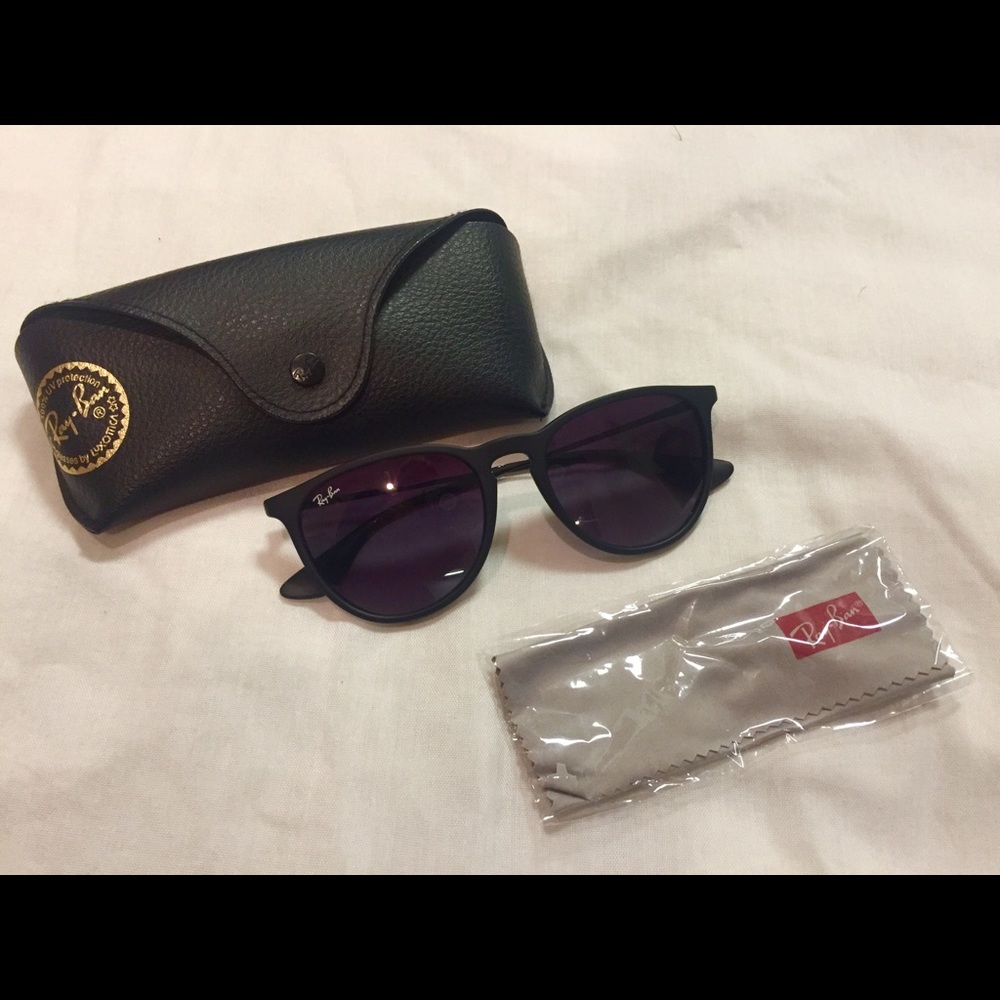 Authentic Ray Ban - Erika Classic in Black