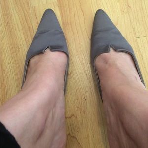 Manolo Blahnik silver grey kitten heels. Manolo Blahnik silver grey kitten heels.