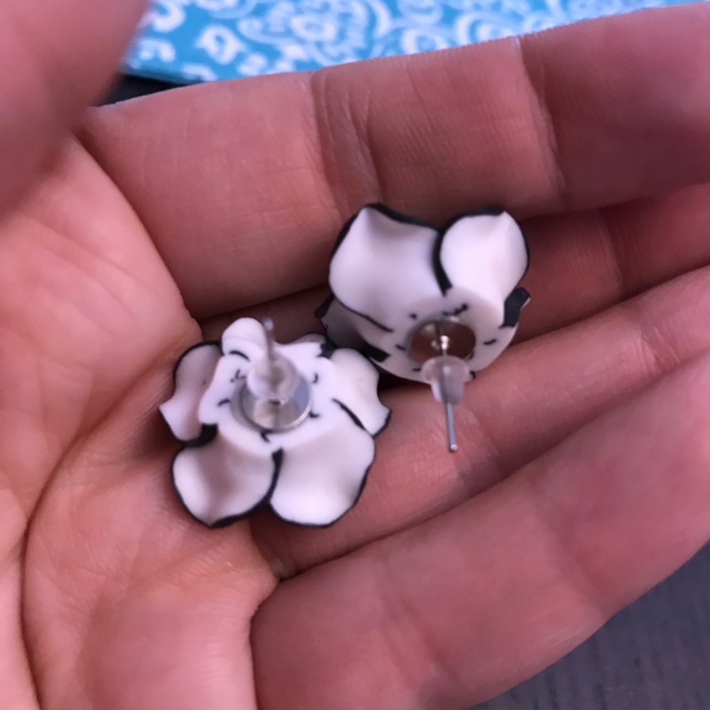 WHITE💎💙💎BLACK🌹ROSE EARRINGS🛍➕BUNDLE 4DISCOUNT - Picture 3 of 8