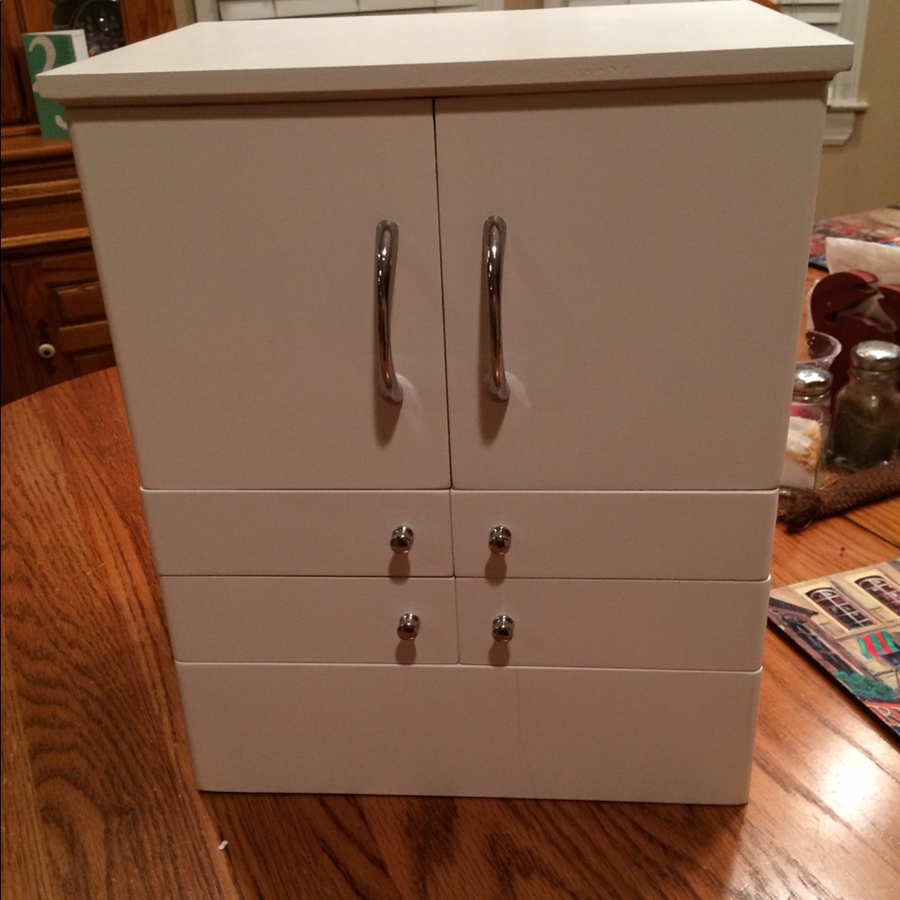 Brand New Jewelry Box.  Perfect for the holidays.